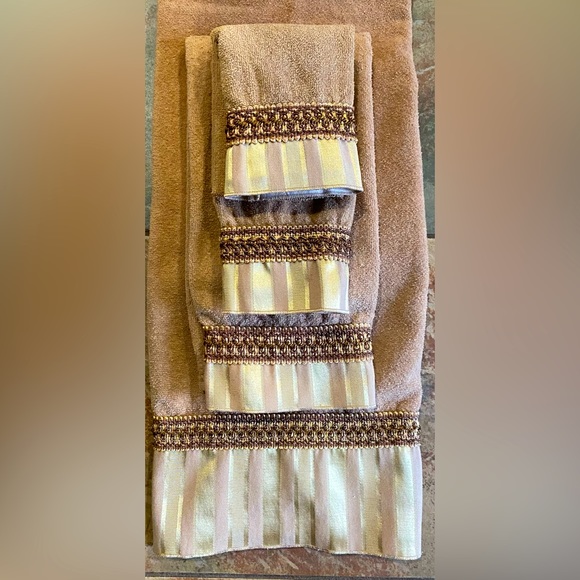 Avanti Bath 4 Pc Avanti Towel Set Poshmark